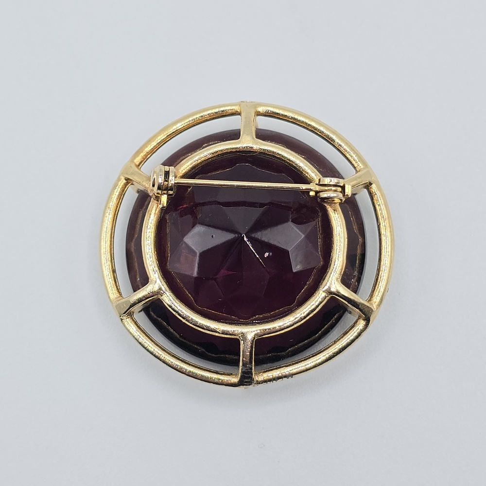Vintage Purple Amethyst Colored Glass MCM 1.5" Faceted Circle Brooch, Unsigned - Picture 7 of 13